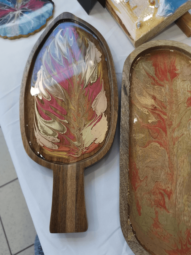Leaf shaped tray