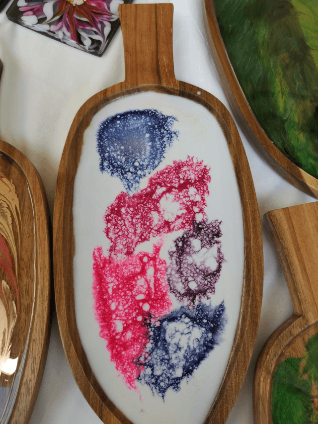 Leaf shaped tray